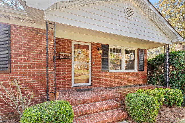 Foto del edificio - 1532 Starbrook Dr