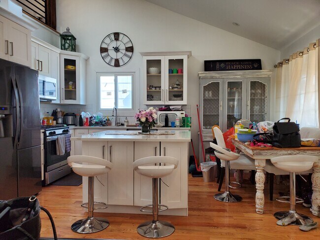 Building Photo - 6950 De Costa Ave