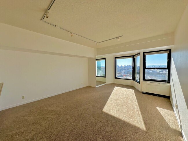 Building Photo - One-Bedroom, one-bathroom available for re...