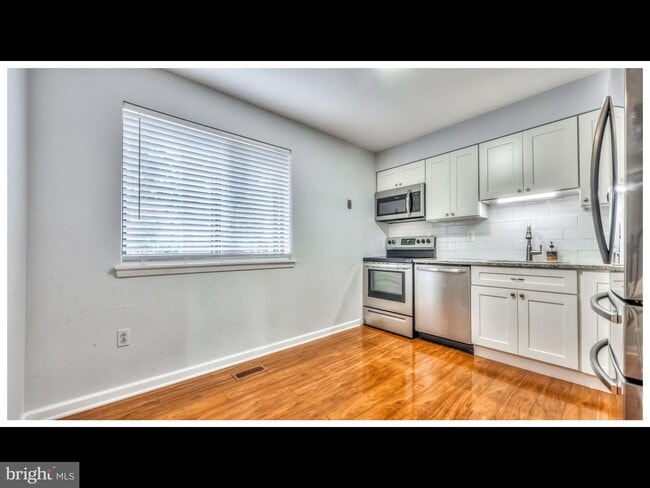 Building Photo - 7471 Hickory Log Cir