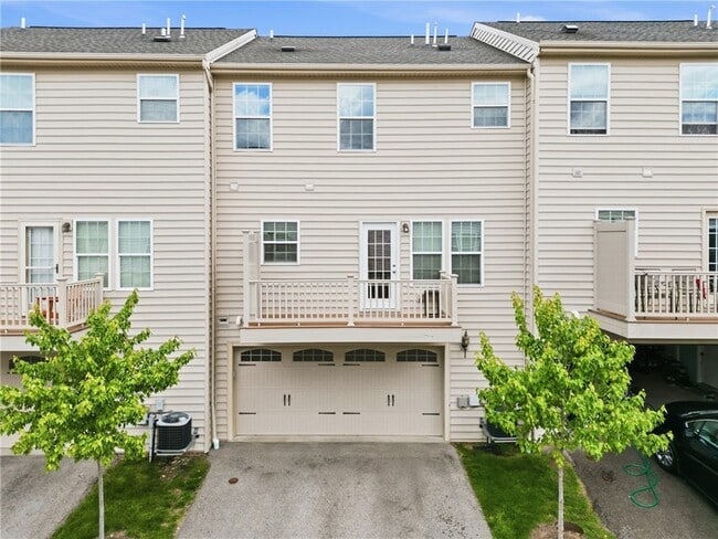 Photo - 202 Pointe View Dr Townhome