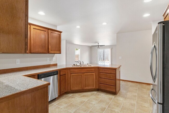 Foto del edificio - 3 Bed 2 Bath - Excellent Condition - NAS W...