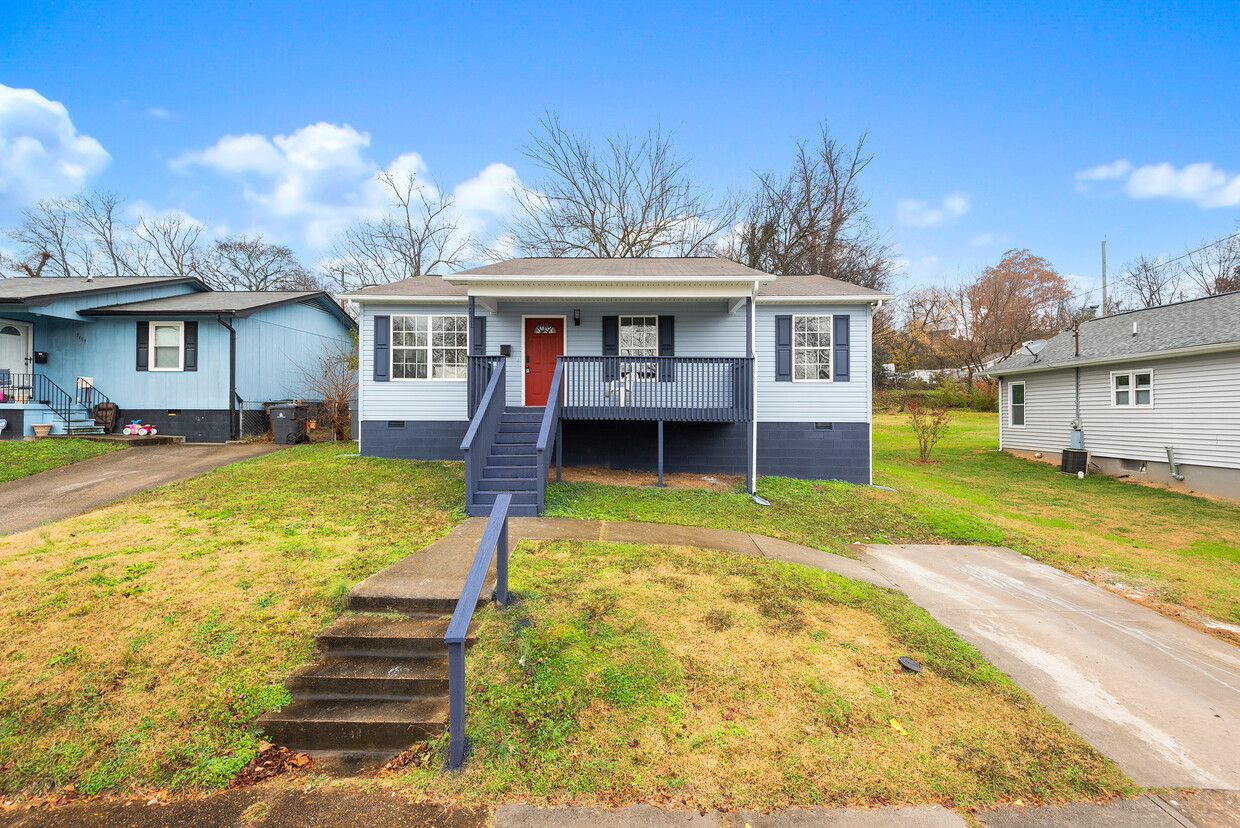 Primary Photo - 2411 E Glenwood Ave