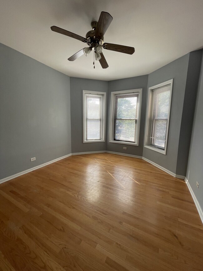 Foto del edificio - 1032 W Leland Ave