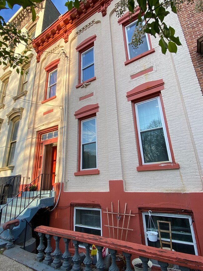 Building Photo - 55 Ten Broeck St
