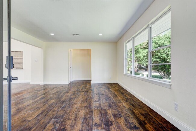 Foto del edificio - 3403 Linkwood Dr