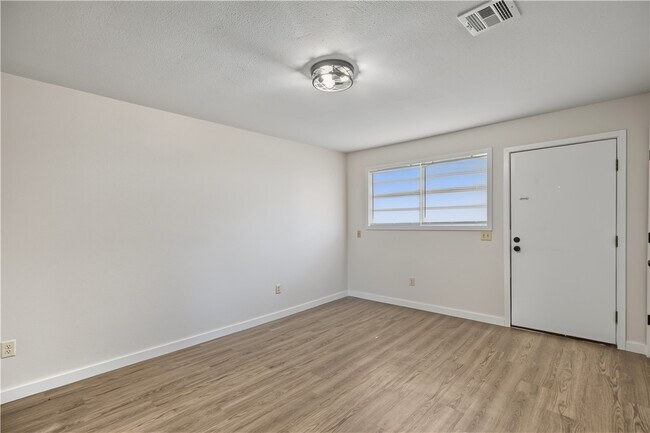 Building Photo - 1812 W Olrich St