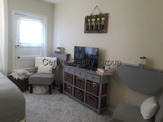 Studio next to BU available now - Studio next to BU available now House