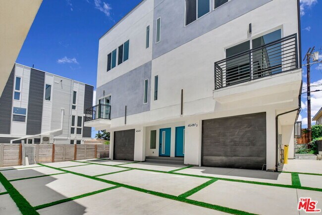 Building Photo - 4549 Saturn St