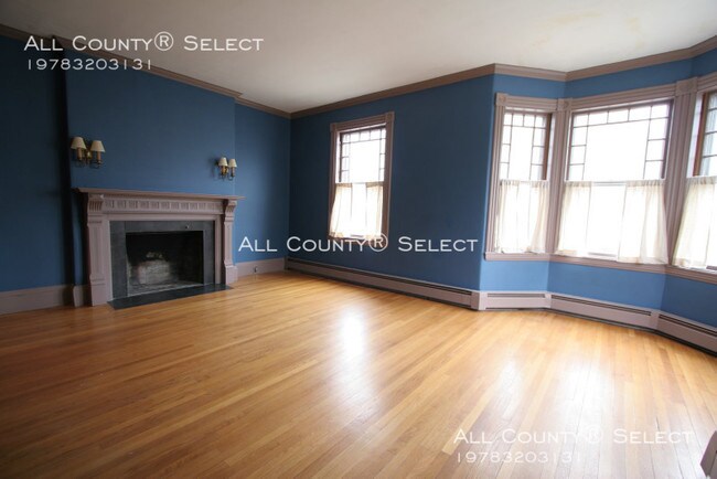 Building Photo - 2 Bed in Downtown Beverly Victorian Home