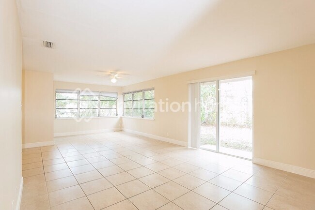 Foto del edificio - 5077 Marion Pl