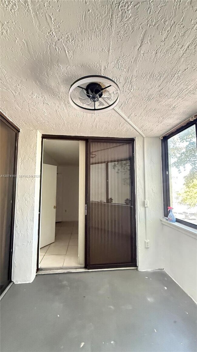 Foto del edificio - 8365 SW 152nd Ave