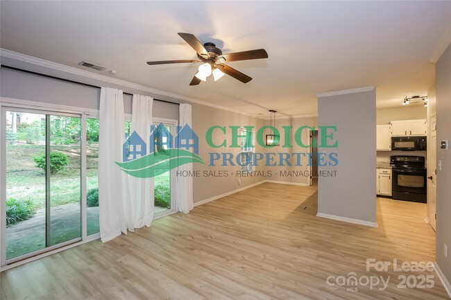 Foto del edificio - 3304 Selwyn Farms Ln