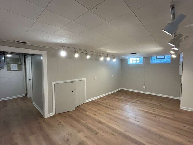 Building Photo - Spacious 3-Bedroom Home with Modern Comfor...