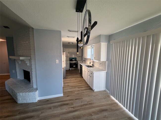 Foto del edificio - 8707 Sherrywood Dr