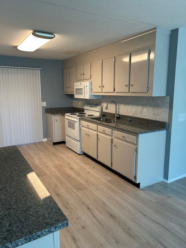 Foto del edificio - 33 Phillips Dr