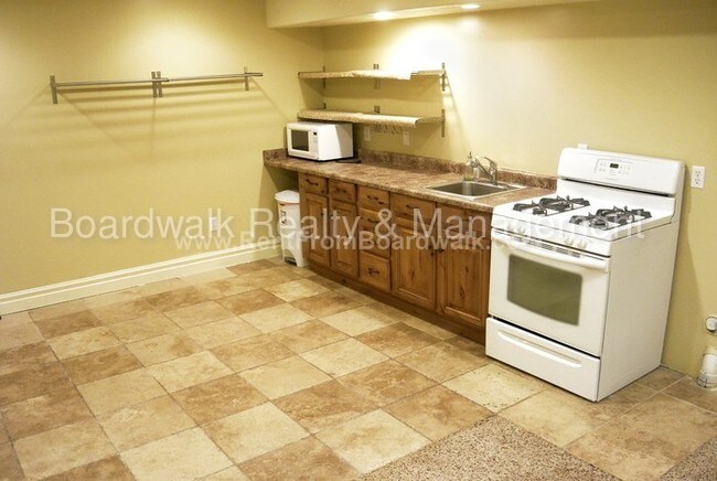 Building Photo - 1043 E Straw Hat Ln