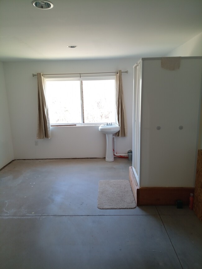 Building Photo - 200 S Pipestone Ln