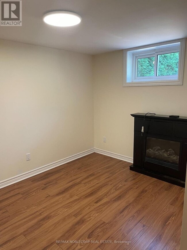 Building Photo - 166 Collings Ave