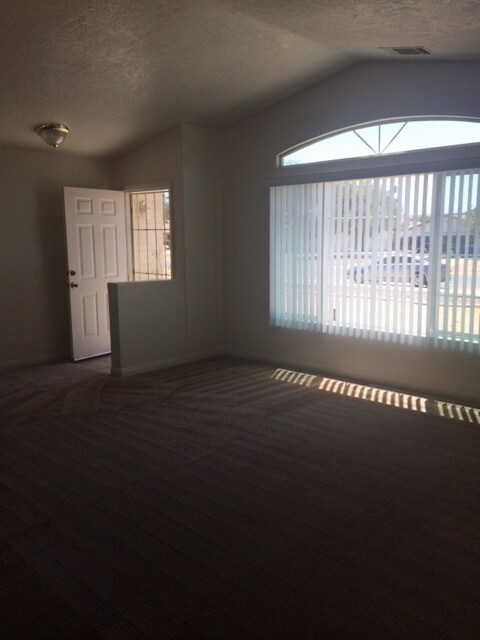 Building Photo - 3 BEDROOM HOME NEAR KIOWA