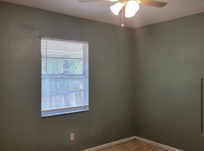 Foto del edificio - 1607 E River Cove St