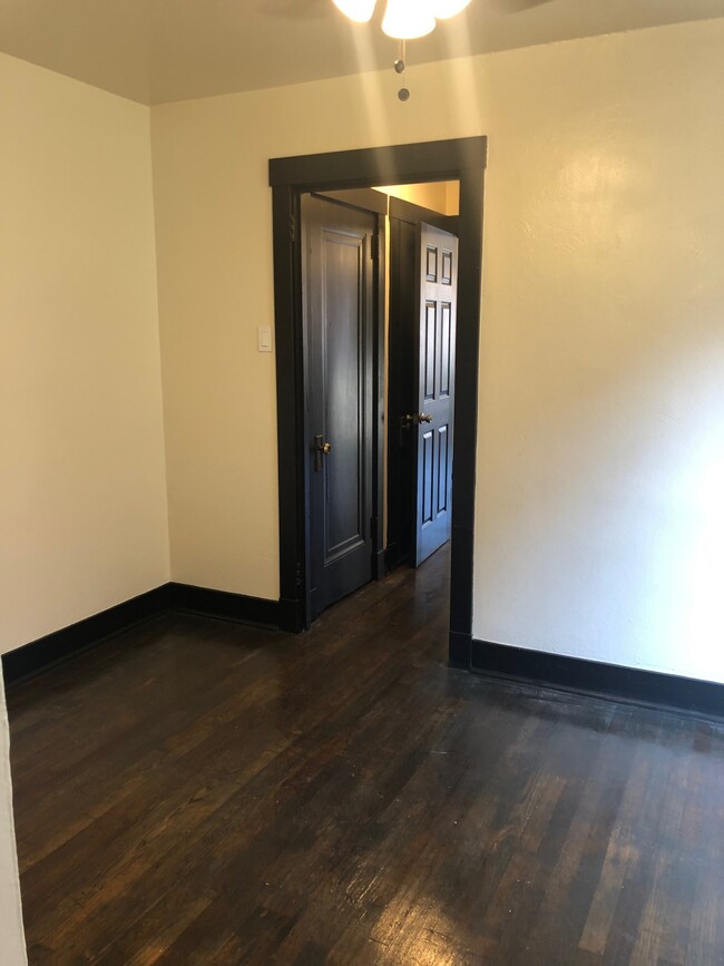 Building Photo - 427 Hays