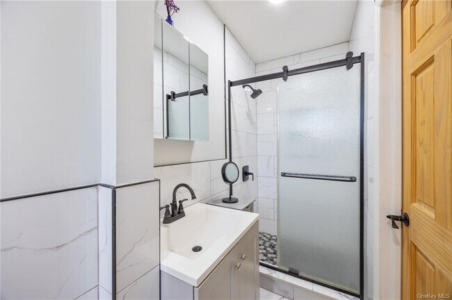 Foto del edificio - 60-89-89 54th St