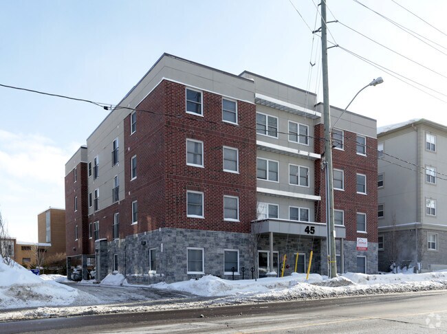 Building Photo - 45 Columbia St W