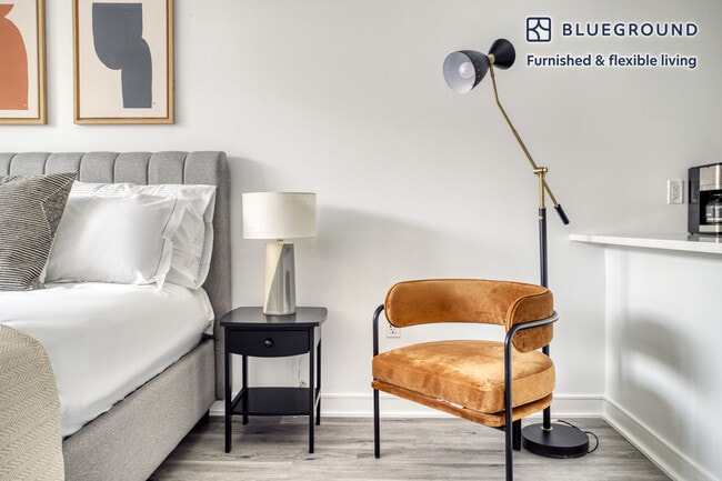 Building Photo - 949 1st St SE