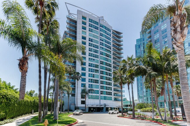 Building Photo - 13600 Marina Pointe Dr