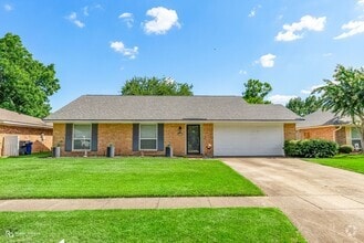 Building Photo - 121 Napoleon Dr