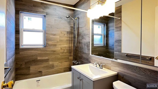 Building Photo - 87 Central