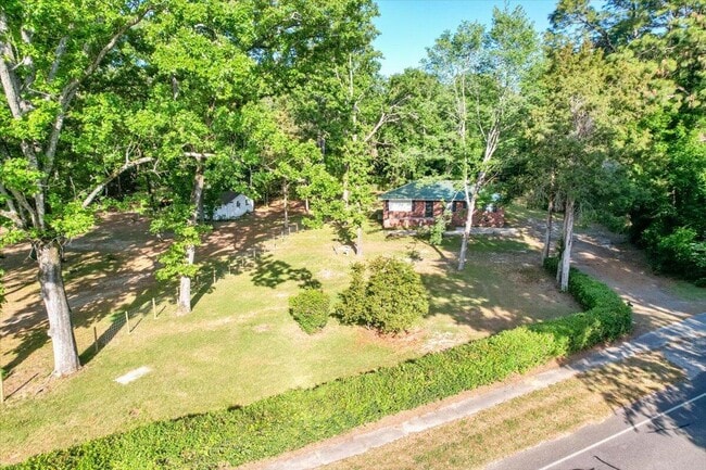 Building Photo - 800 Old Whiskey Rd S