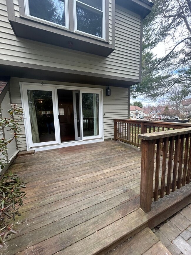 Building Photo - Spacious End Unit Condo in Dover | Available Now | Pet Friendly!