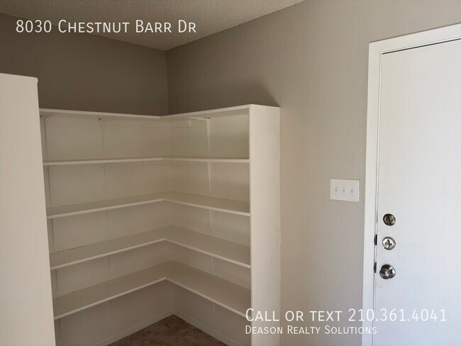 Foto del edificio - 8030 Chestnut Barr Dr