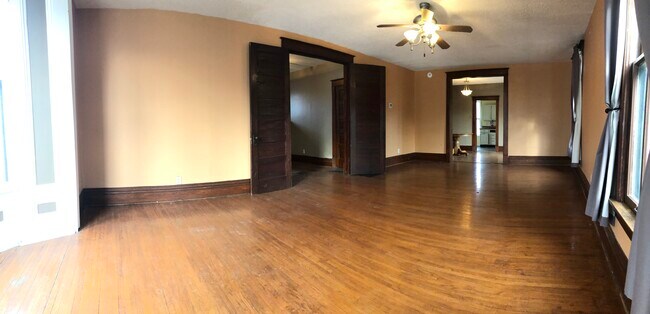 Sala de estar - 615 W 2nd St