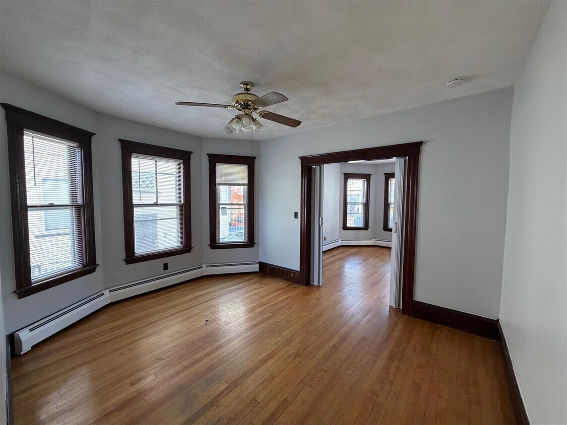 Primary Photo - 31 Illinois Ave