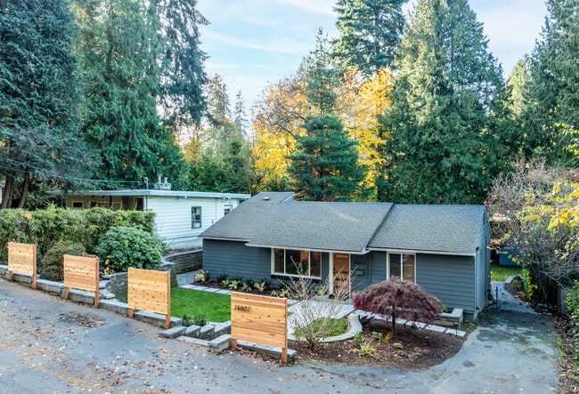 Foto del edificio - 14807 Ashworth Ave N