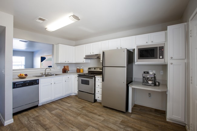 Building Photo - The Bluffs at Tierra Contenta