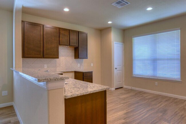 Foto del edificio - 3226 Buttercup Dr