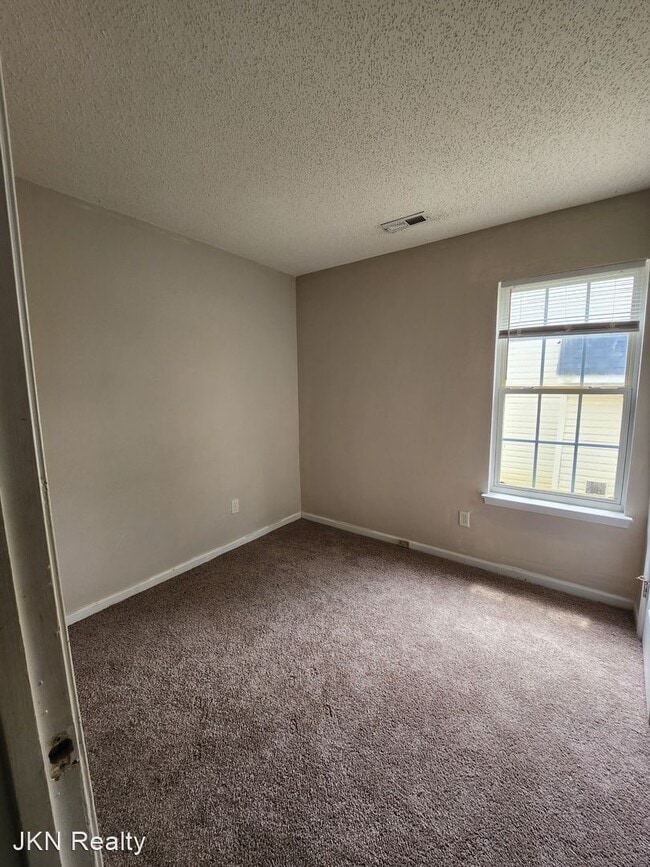 Building Photo - 3 br, 1 bath House - 3000 Fairglen Road