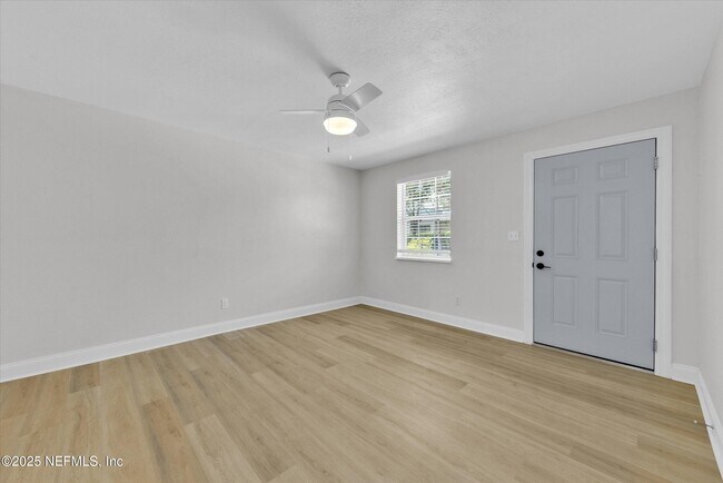 Building Photo - 1411 Palm Ave