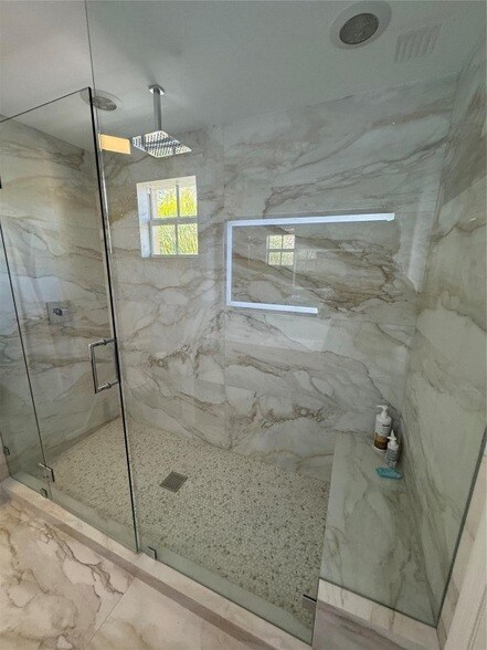 Foto del edificio - 2710 NE 184th Terrace