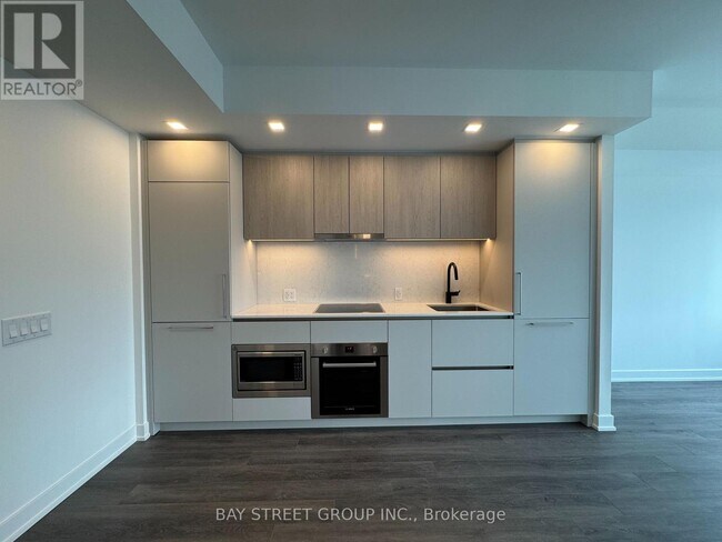 Building Photo - 609 Sherbourne St