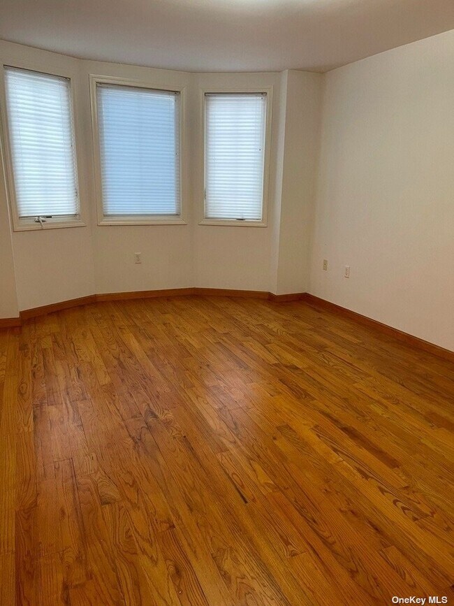 Building Photo - 3-xx Soundview Ln
