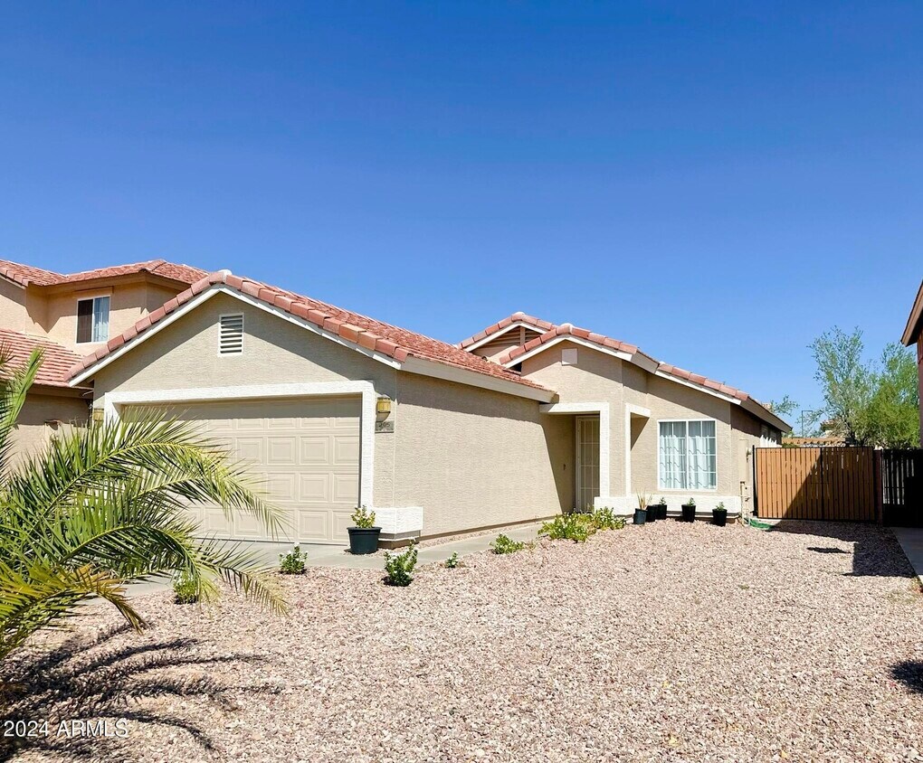 Foto principal - 205 S 223rd Ave