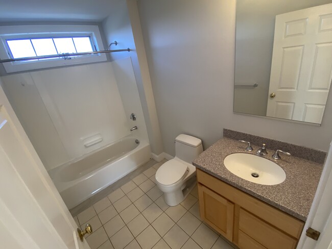 Full Bath - 11 Short St