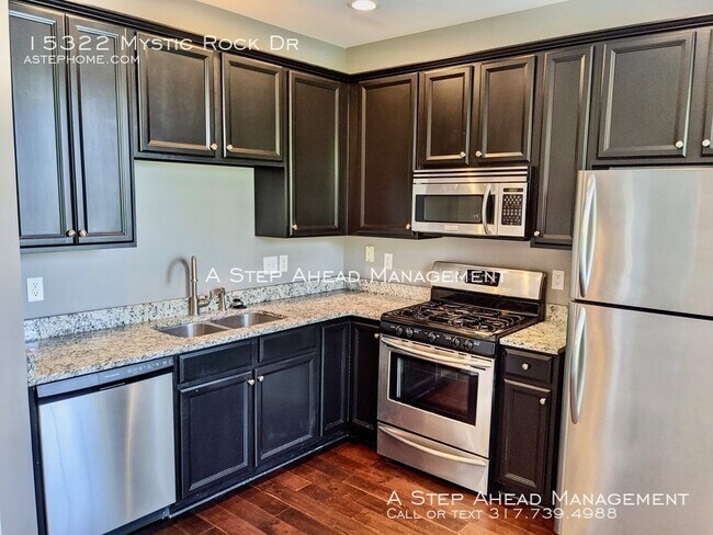 Foto del edificio - 15322 Mystic Rock Dr