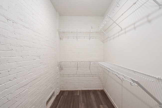 Building Photo - 1108 E 30th St