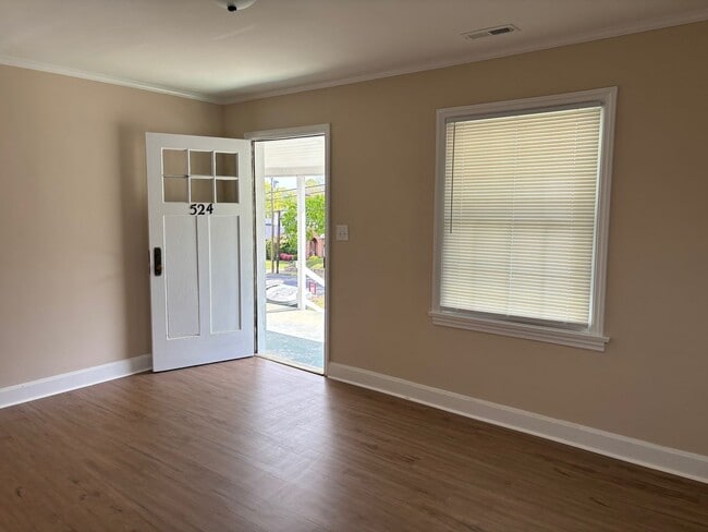 Building Photo - 1318